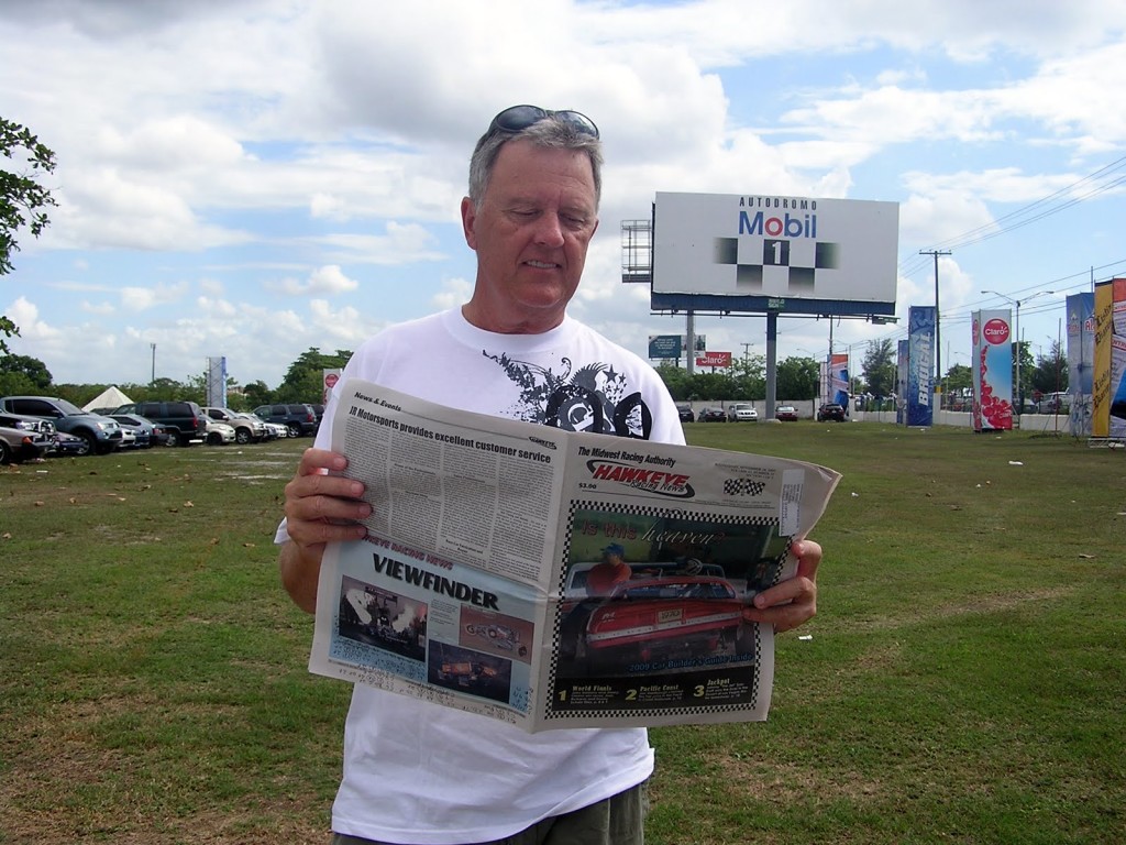 Reading the Hawkeye Racing News while trackchasing in the Dominican Republic.