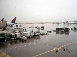 atlanta-airport-raining