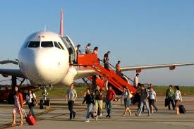 passengers leaving plane
