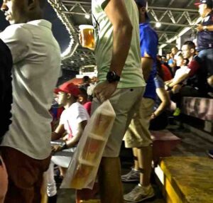 panama-futbol-match-beer-carrier