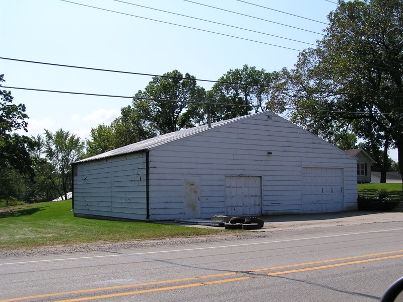 For years Darrell operated out of this garage on Mt. Vernon Road in Cedar Rapids. (2007)