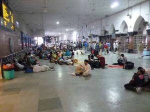 delhi train station 2