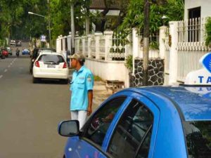 indonesia-parking-man
