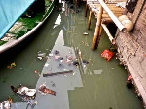 jakarta-fish-market-river-pollution